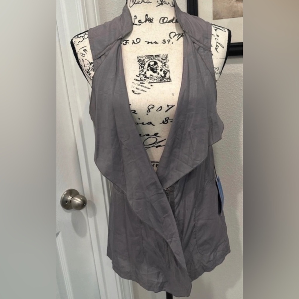Simply Vera Vera Wang Gray Draped Sleeveless Vest with zipper